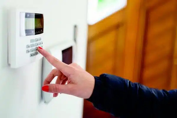 آشنایی با علت فعال نشدن دزدگیر اماکن