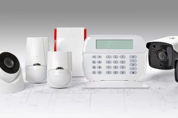 تفاوت دزدگیر و دوربین مداربسته [دوربین مداربسته یا دزدگیر؟]