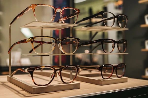 راه اندازی عینک فروشی|چگونه فروشگاه عینک بزنیم؟